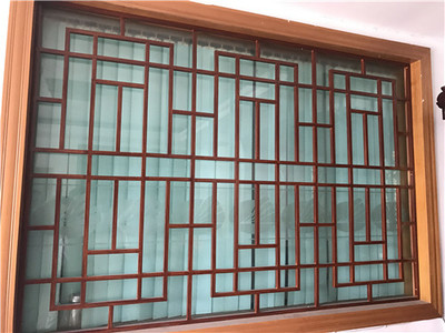 現(xiàn)代與古典的完美結(jié)合 仿古木紋鋁窗格及其配件生產(chǎn)探析